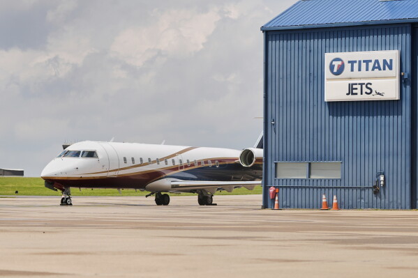 Private jet parked beside the Titan and JETS hangar at JETS FBO Youngstown