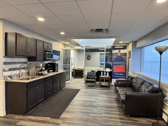 Pilot's lounge and kitchen at JETS FBO Youngstown